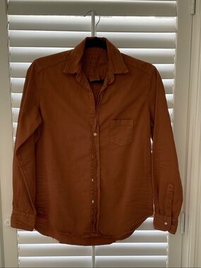 Frank & Eileen Eileen famous denim Button-Down Shirt in Rust size XXS. Like new